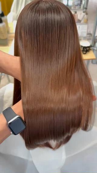 髪質改善メリット

1.持続力が高い
　通常のトリートメントよりも効果が長持ちして、扱いやすい髪が続く。
2.ダメージ補修力
　カラーやブリーチで傷んだ髪の内部にしっかり栄養を入れ込める。
3.ツヤ感アップ
　キューティクルが整って、自然な艶が出やすくなる。
4.クセ・広がりを抑える
　湿気やパサつきによる広がりを抑えて、まとまりやすい髪に。
5.カラーと相性が良い
　同時施術することで色持ちがよくなり、仕上がりがより綺麗に見える。 
