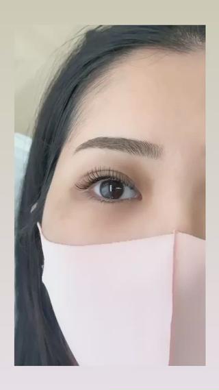 目尻にポイントでライトブラウンの
カラーエクステをmix♡ 