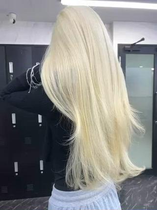 ロング カラー シールエクステ特化 ハイトーン、NANAのヘアスタイル