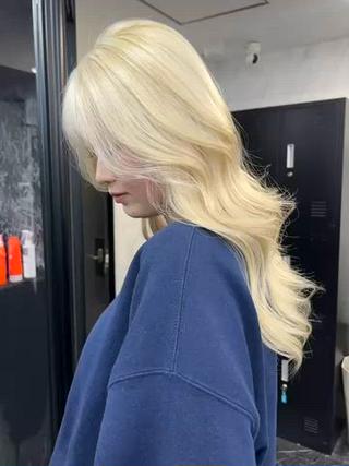 ロング カラー シールエクステ特化 ハイトーン、NANAのヘアスタイル