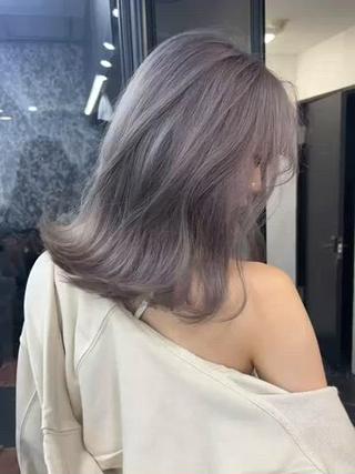 ミディアム カラー シールエクステ特化 ハイトーン、NANAのヘアスタイル