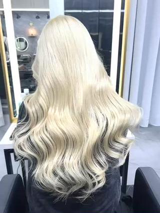 ロング カラー シールエクステ特化 ハイトーン、NANAのヘアスタイル