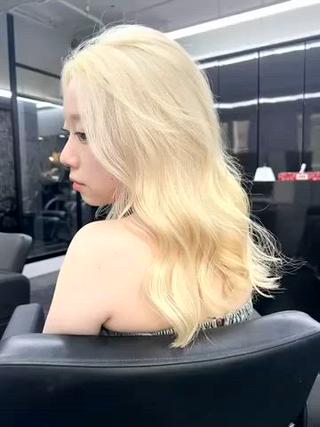 ロング カラー シールエクステ特化 ハイトーン、NANAのヘアスタイル