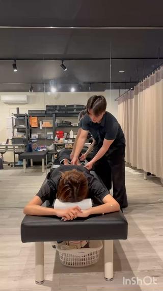 前回の動画の続きです！

骨盤の次に頚椎、胸椎と歪みを整えていきます

即効性もありすぐに効果を感じることができます

痛みを取りたいだけでなく、スポーツのパフォーマンスを上げたい方や新たに何かを始めたい方など様々なお悩みを解消することができます

詳しくはInstagramへ！
@reo.25250805 