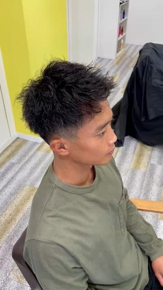 短めのツイストスパイラルパーマです！

マッシュでは長いと思う方、短すぎもダメな方このくらいの長さが丁度いいです◎

スタイリングも簡単で、ノーセットでも決まります♪

長さやパーマの強さなどもご来店いただいた際にしっかり相談させて頂きお客様にあったスタイルを提案させて頂きますね 