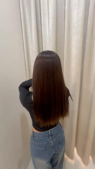 毛先ブリーチあり

ボリュームを抑えたい、うねりが気になる方にオススメです

 