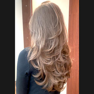 ロング カラー レイヤーカット ハッシュカットのヘアスタイル