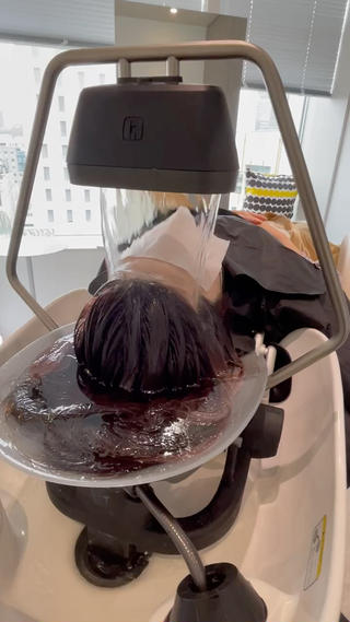 梅雨の時期、湿気でベトベト心はモヤモヤ。。
そんなお悩みの方必見

☞頭浸浴（とうしんよく）☜おすすめです

　終わった後のスッキリ感、頭が温まって血行も良くなります＾＾

《効果》
◎炭酸のタブレットが、頭皮の毛穴にピトッと密着
汚れを浮かせてくれます。

◎髪の毛のアルカリ汚れ☜も落としてくれるのでその後のトリートメントの入りが良いです

◎パチパチっとした炭酸の弾ける音が、心地よい 