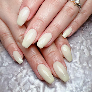 ネイル Maison de Bijou所属・マグ🧲等なんでも ワンカラー5700円のネイルデザイン