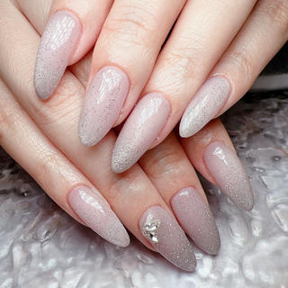 ネイル Maison de Bijou所属・マグ🧲等なんでも ワンカラー5660円のネイルデザイン