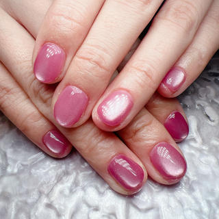 先端が透けたくないとのリクエストでしたので、ベースにヌーディなピンクベージュを乗せてからピンクのマグネットをONしております
お色味がはっきり出て可愛らしいピンクマグネットにできました
Ricca gel 049MS
ICEGEL 1511