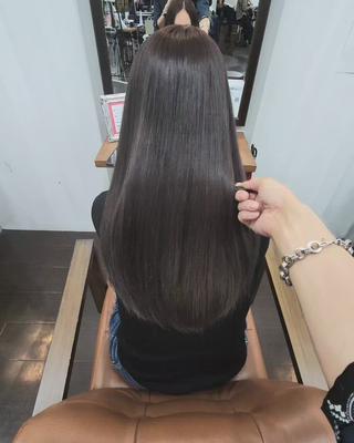 名古屋駅徒歩7分
menu
【HIROSE限定オリジナルメニュー】
★カット+艶カラー+炭酸結合リンゴ乾細胞トリートメント
¥15400
★艶カラー+炭酸結合リンゴ乾細胞トリートメント
¥13380
*ロング料金はありません。
最高クラスの美しい髪をつくります。
髪を綺麗にしたい方に。
今現在、出来うる最高クラスの薬剤を集めて、複合的に使用するオリジナル髪質改善トリートメントです。カラーと一緒に綺麗な髪をつくります。
通常トリートメント≪酸熱トリートメント≪炭酸結合リンゴ幹細胞トリートメント
髪の細胞は破壊してしまうとコート系のケアでは治りません。
ただ毛髪内部を補修して埋める事で、手触り質感が劇的に改善されます。
トリートメントですが単純につけて時間を置くのではなく、10種類以上の厳選した薬剤を使用する施術です。
*縮毛矯正ではありません*
2018年から始まった髪質改善の世界はまだまだ進化していきます。
新しい髪に生まれ変わります。
この機会に改善しませんか?
名古屋市中村区名駅3ー18ー5モンマートビル6F
名鉄名古屋駅徒歩7分国際センター駅徒歩5分
ナンバーベルシア
スタイリストHIROSE