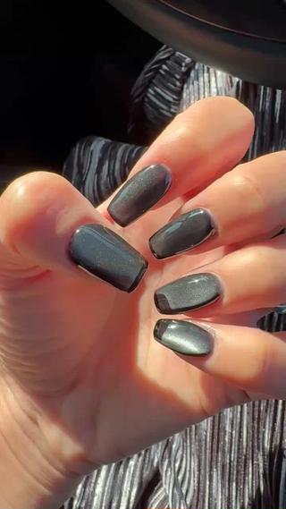 ブラックのマグネットにさりげなくラインを引いて