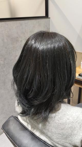 レイヤースタイルです！
カラーはトーンダウンで、暗めの寒色で染めています！ 