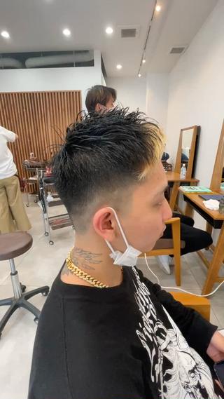 スキンフェードのショートスタイル

スタイリングも簡単で清潔感も抜群です♪ 