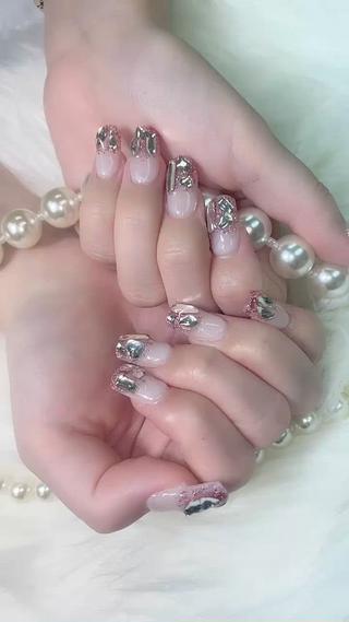 ミディアム Hanaai Salon新宿店のネイルデザイン