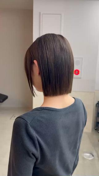 パツッと綺麗なカットラインが特徴のボブです。
予約率が1番高いメニューです。