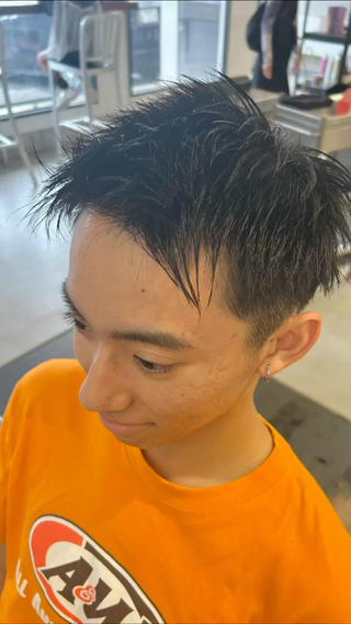 就職に向けてすっきりとした仕上げ
短髪はイケる男を作る第一歩！！ 
