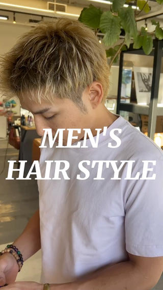 後ろを残して、横は自然な感じに刈り上げ
トップは動きが出るようにカット！！
ブラット・ピット感 