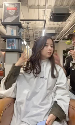 カールアイロンセットでギャル巻き 