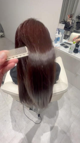 【超高濃度水素ケア】

こんなお悩みにオススメ^^
・髪にうねりがある方
・髪が細くなってきた方
・髪にツヤ、ハリが欲しい方
・白髪のある方
etc

☆水素の4つの効果
1.老化の原因の9割、活性酸素除去
2.白髪や薄毛、抜け毛の予防
3.頭皮のシワ、たるみを予防
4.頭皮と髪の水分を保つ

お問い合わせお待ちしてます^^

#金沢市#金沢#内灘#髪質改善 #トリートメント #髪質改善トリートメント #ヘアケア #美髪  #美容師 #艶髪 #美髪チャージ #水素トリートメント#超高濃度水素トリートメント#ストリ #髪質改善カラー #美容室 #ヘアカラー 