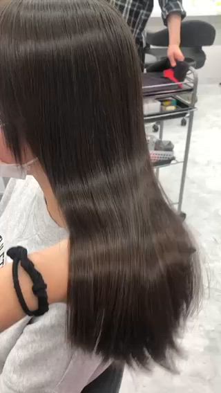 カラーと一緒にしてあげることで色持ちが長く続いて
髪の広がり・パサつきなどお悩みを解消できます 