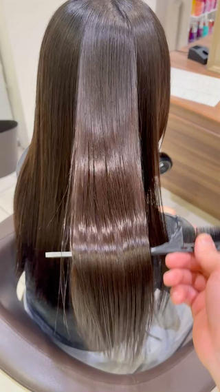矯正後アイロン、ブロー無しのざっと乾かしただけの仕上がりです！

美髪矯正はお客様毎に合わせた薬剤、アイロンの入れ方で施術するため、ダメージレスでツヤがある自然な柔らかさが手に入ります！
毎日の髪のケアを楽にしたい方は是非ご相談だけでも、お待ちしてます！ 