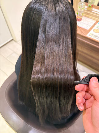 人それぞれの癖、髪質に合わせた薬剤でストレスフリーなサラサラ髪に


質感良くしたい方、癖を伸ばしたい方是非一度ご相談くたさい 