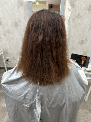 カット、カラー、酸性ストレート、トリートメントのフルコース️️
ボリュームもダメージも抑えて髪の毛の内部まで補修させます️
これで朝も楽チンですね 