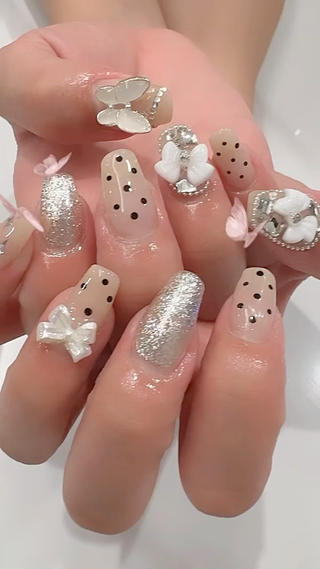 ネイル シュシュ 🎀 girly nailのネイルデザイン