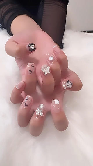 ネイル シュシュ 🎀 girly nailのネイルデザイン