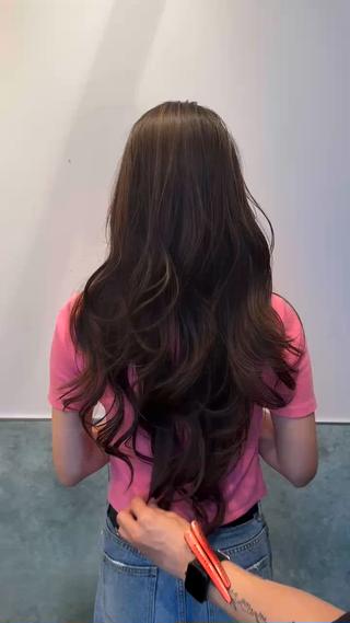 高めからのレイヤーカット！
簡単に動きが出せます！！ 