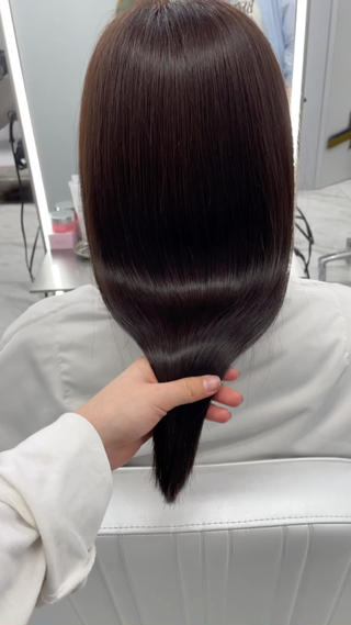 菜々🫧新宿 透明感ケアブリーチのヘアスタイル