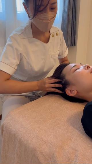 脳がリラックスすると、腸もリラックス！
ゆっくり優しくほぐしていきます。
 