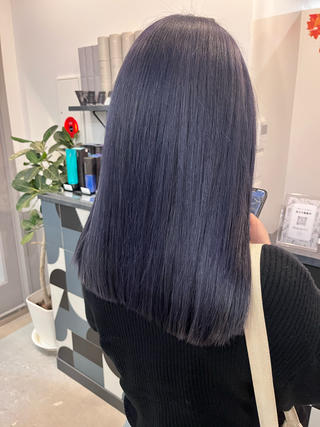 ぱっつんロングのブルーラベンダー
ブリーチ1回でできるお洒落暗髪 