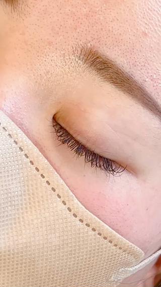 グラマラスデザインDカール 毛の太さ0.15㍉
目頭から8㍉9㍉黒目の始まりから10㍉でお付けしています♪
目の縦幅と横幅が出るので華やかさ抜群です 