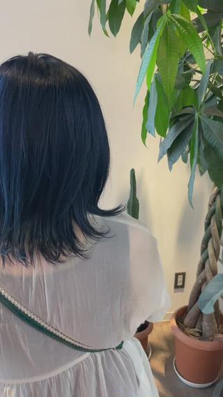 2ブリーチでネイビーブルーに

透明感、しっかり色を発色させたいならブリーチ必須です◎ 