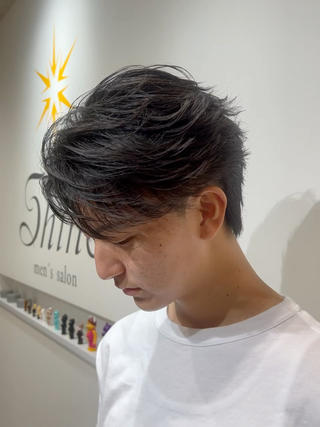 今人気のフェザースタイル

マッシュベースで切ってトップを短くすることで動きのあるセットを実現できます

パーマは動きすぎない外はねベースのリバースを入れてあげることでナチュラル感を演出します！

是非お試しください！ 