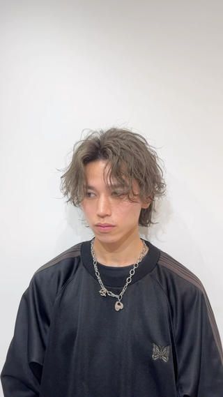 動きのあるセンターパート！
分けスタイルにはもってこいのバチバチスタイルです！ 