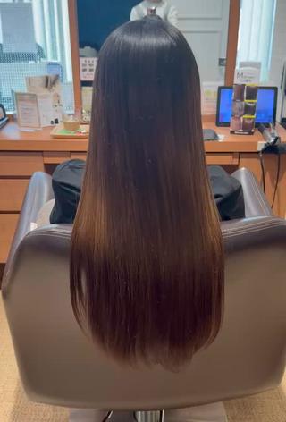 縮毛矯正とトリートメントをさせて頂きました！

毛先にブリーチ毛あり 