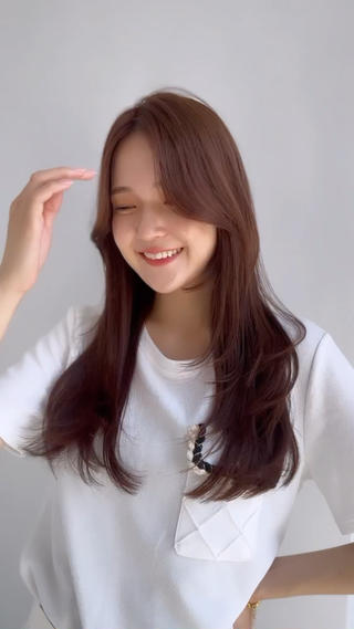 顔まわりとはつなげない顎下からレイヤーカット
ケアカラーで上品な秋カラーに 