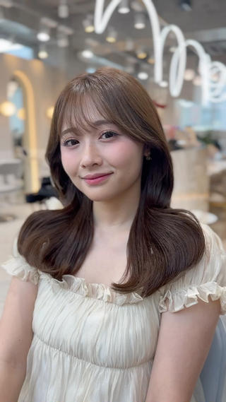 カット　ソフトレイヤー
カラー　ケアカラーrich brown
トリートメント　Aujuaトリートメント 