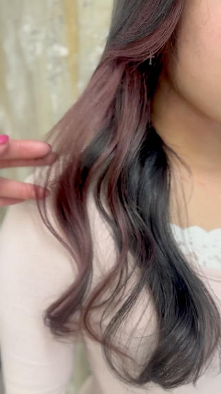 派手すぎないピンクで大人っぽく 