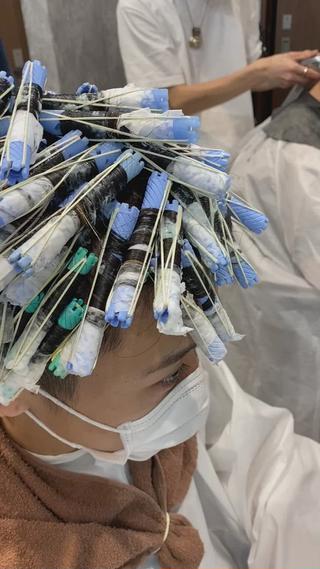 ミディアム パーマ 𝙱𝙻𝙴𝙽 𝚋𝚢 𝚍𝚘𝚝.所属・🤍BLEN 窓🤍のヘアスタイル