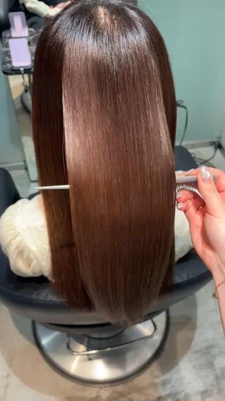 この動画一切加工無しです

「乾燥でパサつく…」「手触りがザラつく…」
そんなお悩みを抱えている方に、本気の髪質改善を。

1人ひとりの髪の状態に合わせて、
“必要な栄養だけ”をしっかり入れ込むから
仕上がりは うるツヤ・まとまり感アップ

毎朝のスタイリングがラクになって、
触れたくなるようなサラっと質感に仕上げます

「髪綺麗だね」って言われたい方、
ぜひ一度お任せください

ご予約・ご相談いつでも大歓迎です 