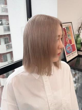 ボブ×ハイトーン
グレーっぽさもあるけどベージュっぽさもあるホワイトベージュ系のカラーです♡ 