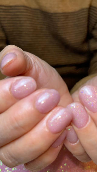 シンプルワンカラーネイル
ユニコーンのキラキラがとっても可愛いですよ 