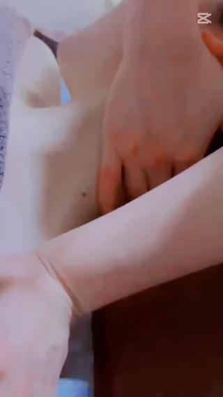 顔筋をしっかりほぐして小顔効果！
ハーブトリートメント 