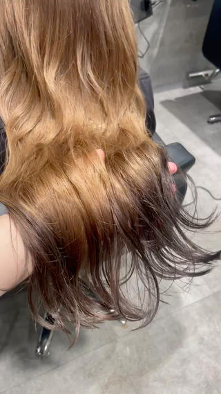 毛先に濃いめのミルクティでナチュラルデザイン