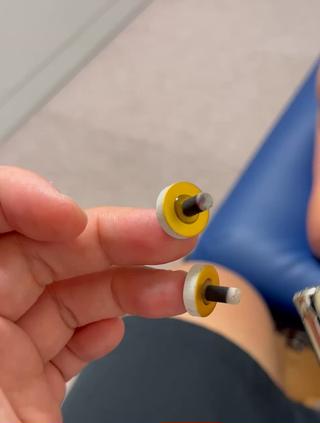 セルフケアでおきゅうしました！こちらはスモークレスなので煙が苦手な方でも安心してご利用できます。（お線香っぽい匂いが少し出ます）
かなり温かくて気持ちいですよ！ 